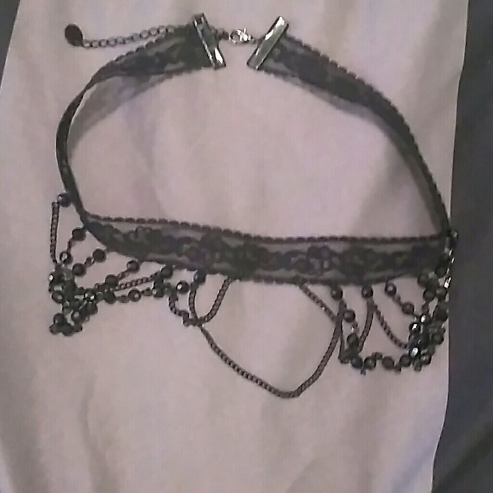 Lace choker